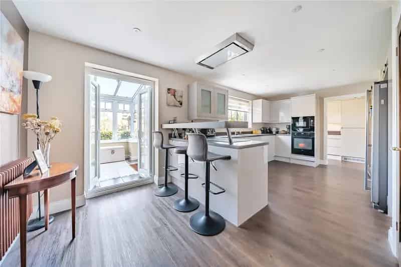 4 Bedroom Detached House Near Crosfields School Shinfield Road