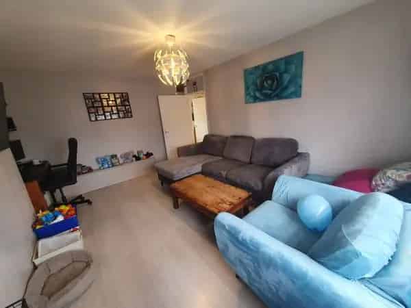 Ground Floor Flat with Garden Driveway and Storage