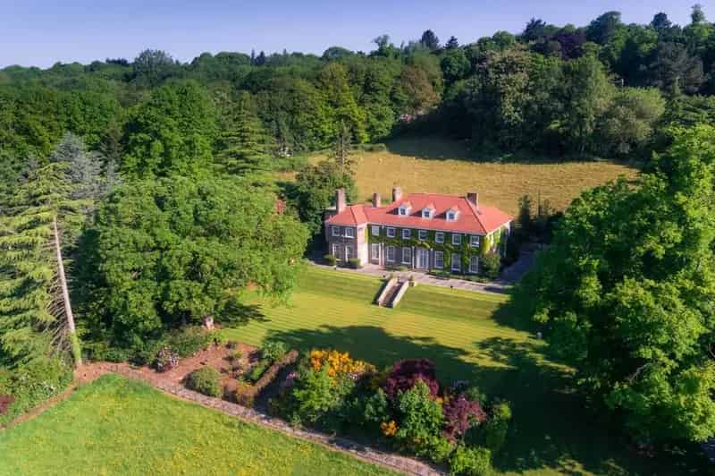8 Bedroom Detached House for Sale