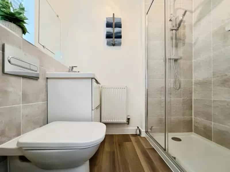 3 Bed Detached House for Sale - Excellent Transport Links