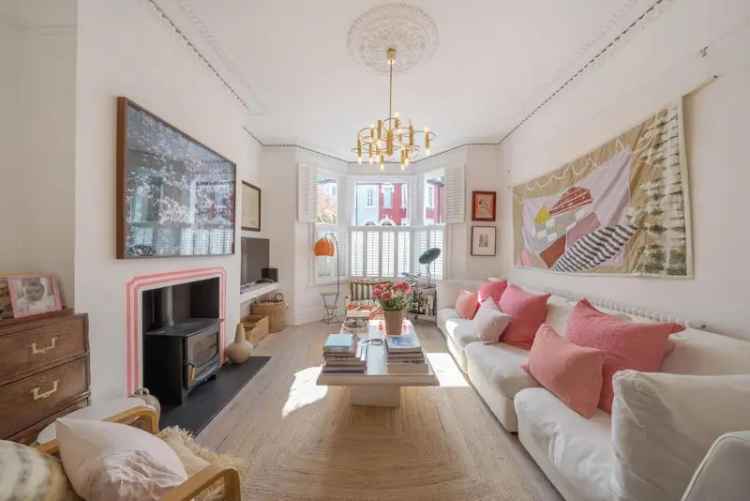 5 Bedroom 2 Bathroom Family Home with Landscaped Garden