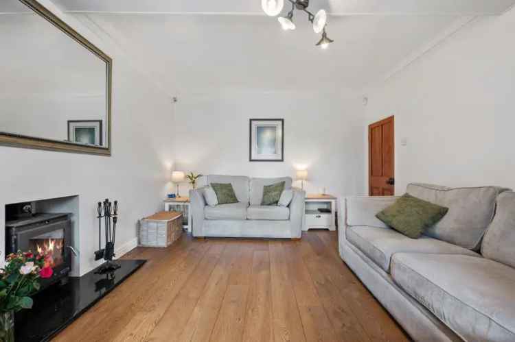 6 Bedroom Detached House for Sale