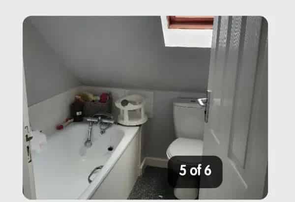2 Bedroom House With Large Lounge Spacious Kitchen and Gardens