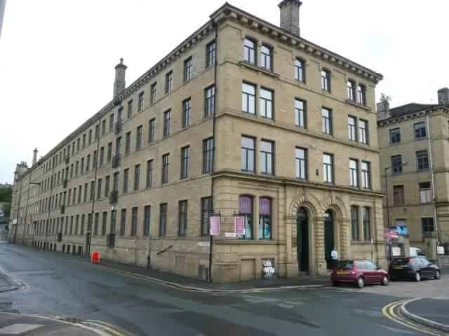 1 Bedroom Furnished Apartment Near Foster Square Station