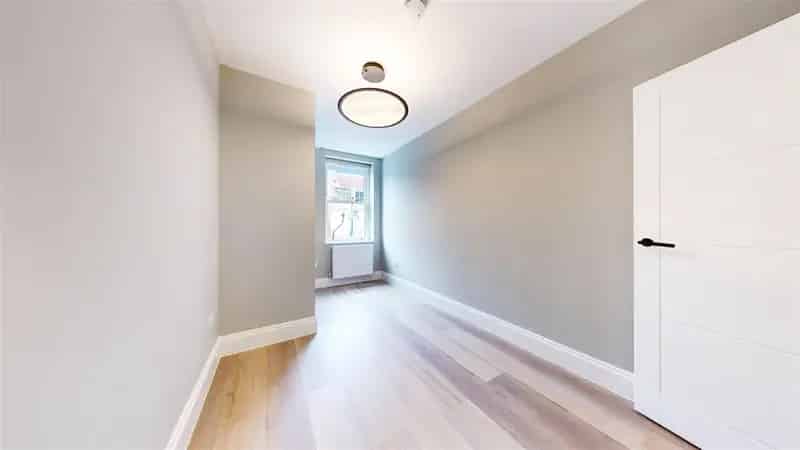 2 Bedroom Apartment Shoreditch - Modern Renovation