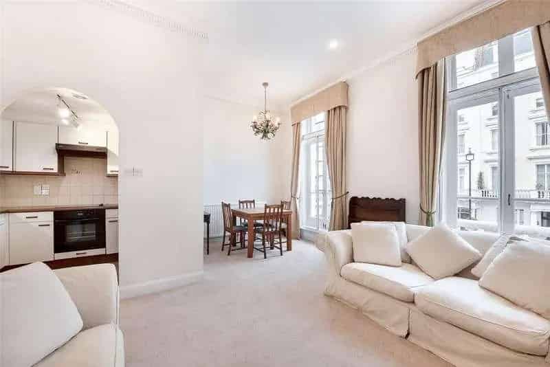 2 bed flat for sale