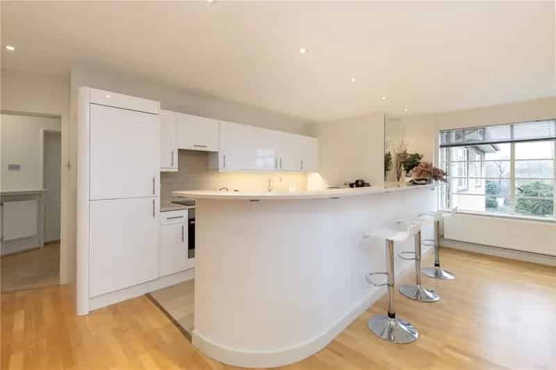 4 Bedroom Art Deco Apartment Putney 2131 sq ft