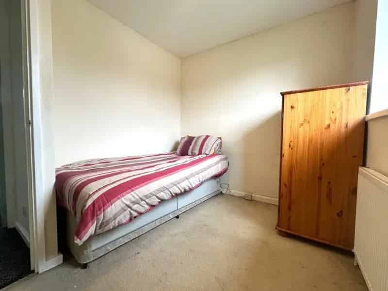 Four Bedroom Family Home Near William Harvey Hospital