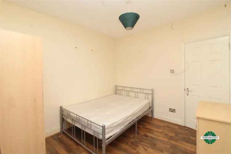 3 Bedroom Flat House to Rent