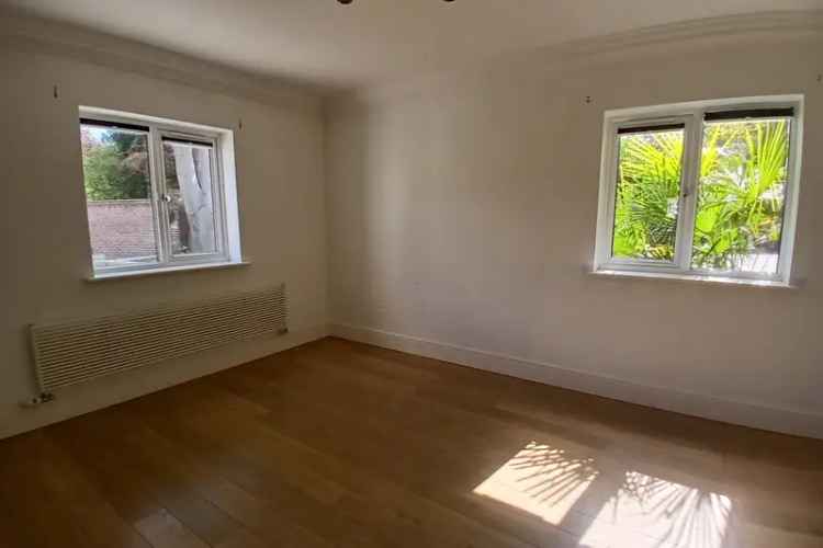 7 Bed Family Home Cinema Room Gym En-Suites Landscaped Garden