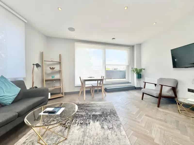 Luxury Apartment All Bills Included Modern Fully Furnished