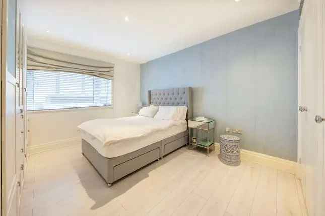 Flat for sale in Drayton Gardens, London SW10