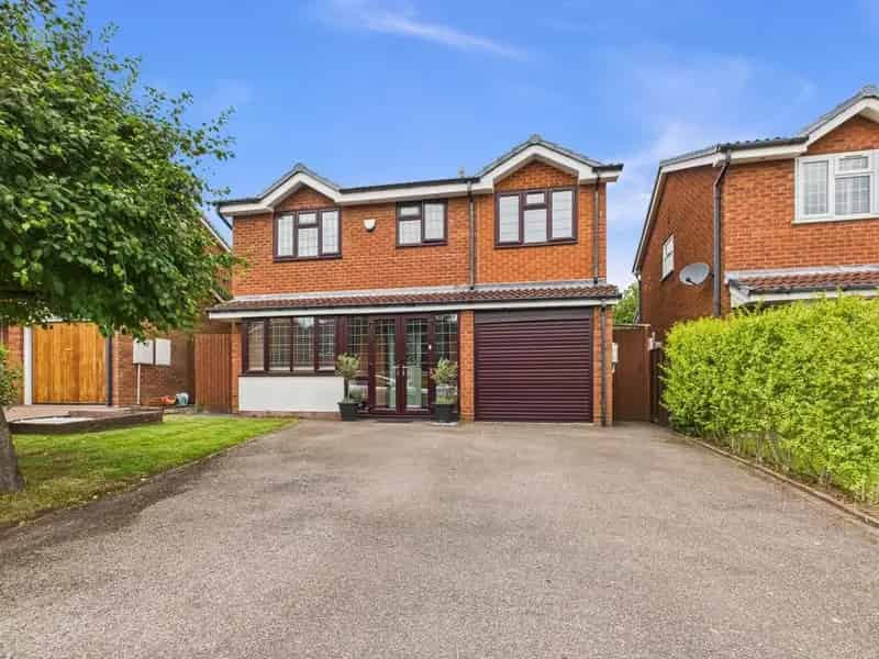 4 bedroom detached house for sale