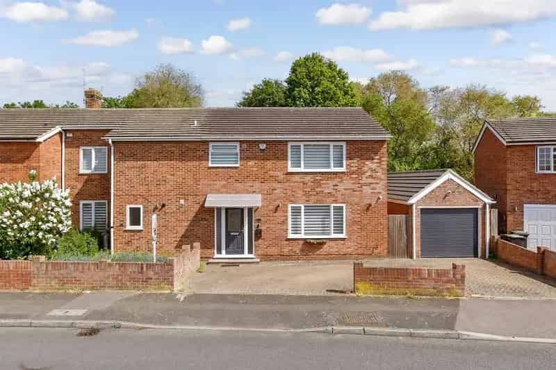 5 Bedroom Semi Detached House For Sale