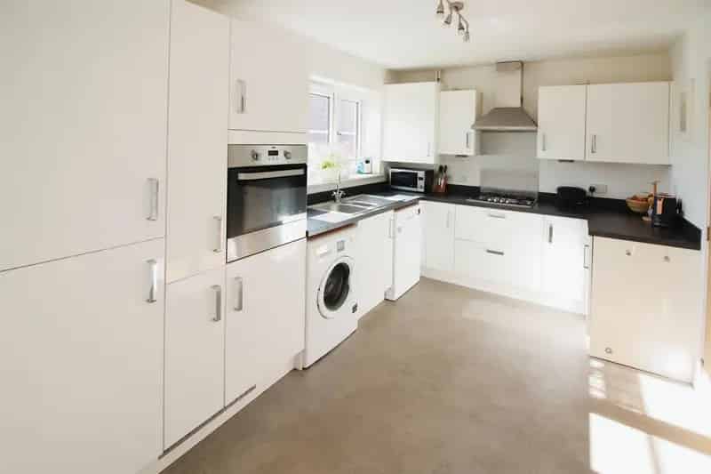 3 Bedroom Detached House to Rent - EV Charger - Family Home