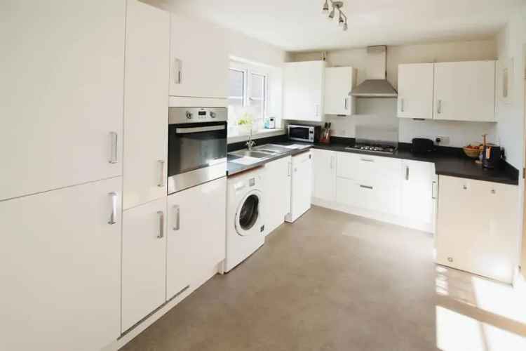 3 Bedroom Detached House to Rent - EV Charger - Family Home