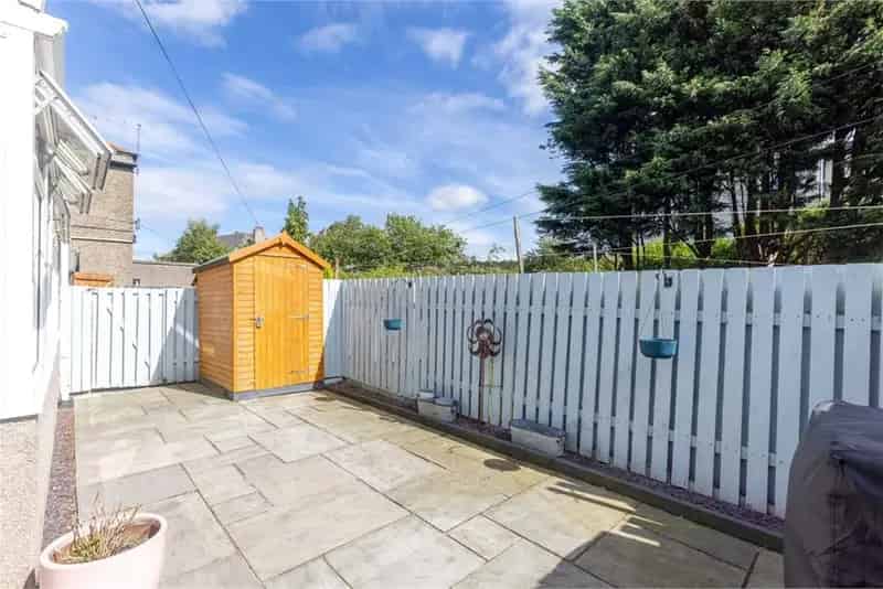 3 Bed Flat Lower Villa Near Amenities