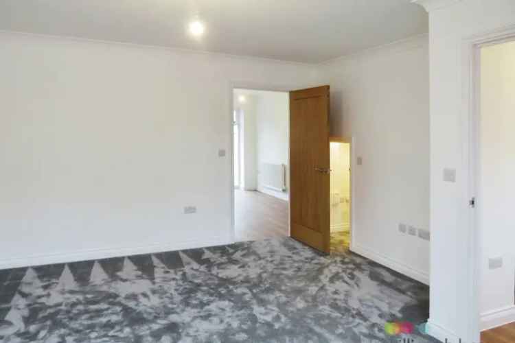 Stunning 3-Bed Semi-Detached House with Modern Amenities