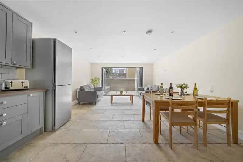 4 Bedroom Terraced House to Rent