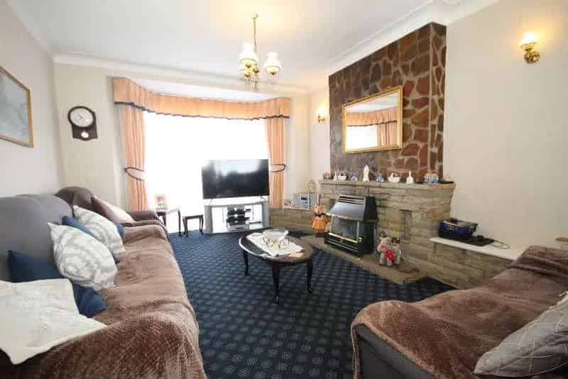 3 Bed Semi-Detached House for Sale Greenford