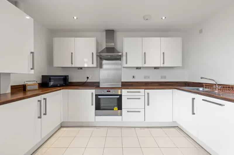 2 Bedroom Flat for Sale Chain Free Balcony Roof Terrace Two Bathrooms Excellent Transport