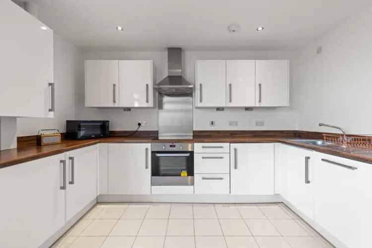 2 Bedroom Flat for Sale Chain Free Balcony Roof Terrace Two Bathrooms Excellent Transport