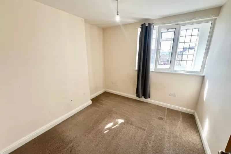 Two Bedroom Flat Northampton Town Centre Zero Deposit Available