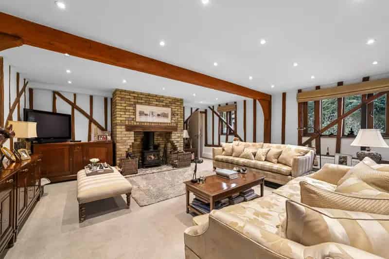 5 Bedroom Barn Conversion Newmans Green CO10 0AB