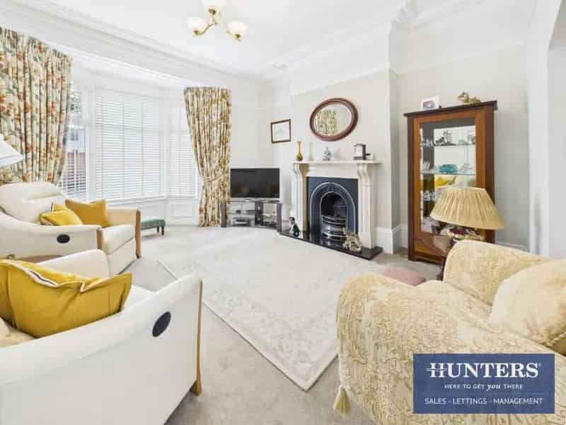 3 bedroom House
 For Sale 
Total Size: 1337 SQ FT