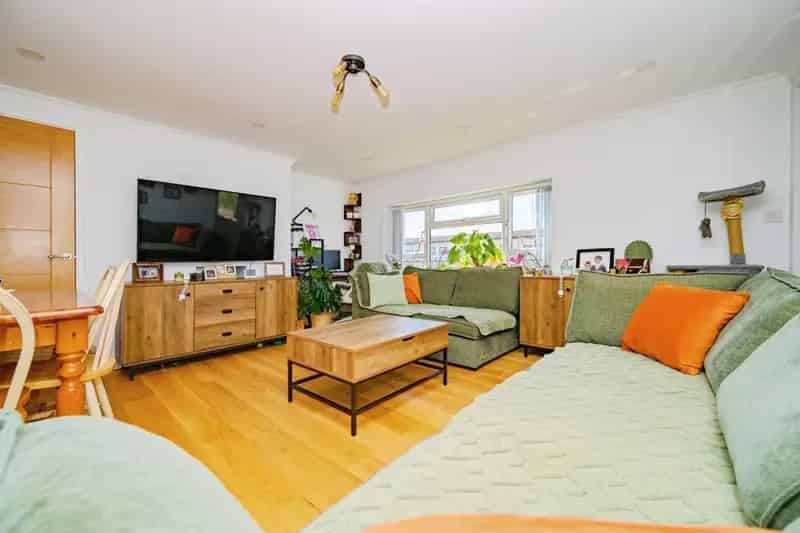 Two Double Bedroom Flat in Adeyfield