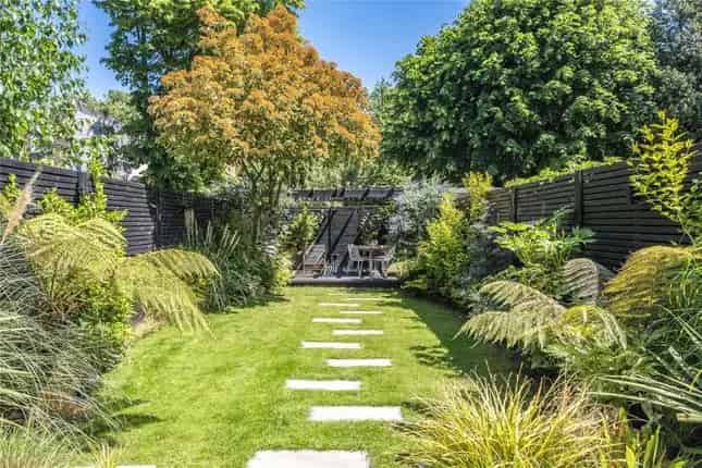 Terraced House for Sale in Barnes, London SW13