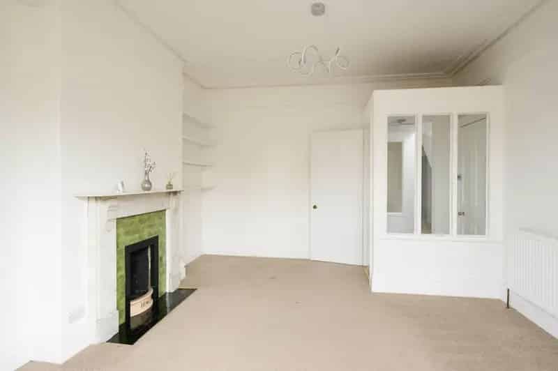 2 Bedroom Apartment Near Shops and Restaurants