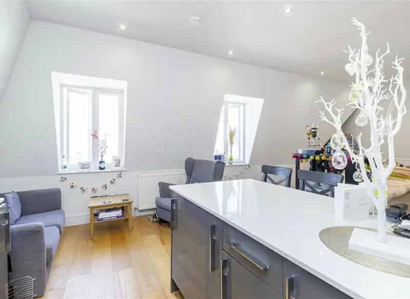 High Standard Studio Flat Teddington High Street