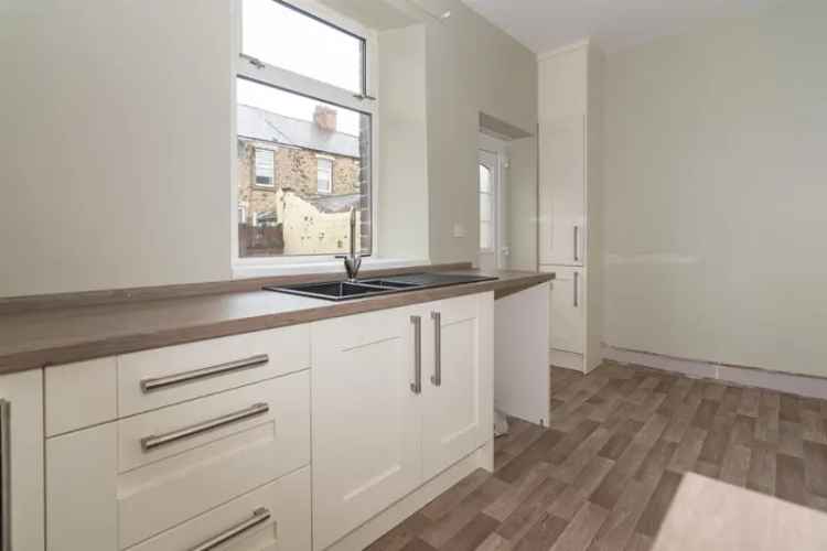 2 Bedroom House To Let - Modern Kitchen & Bathroom