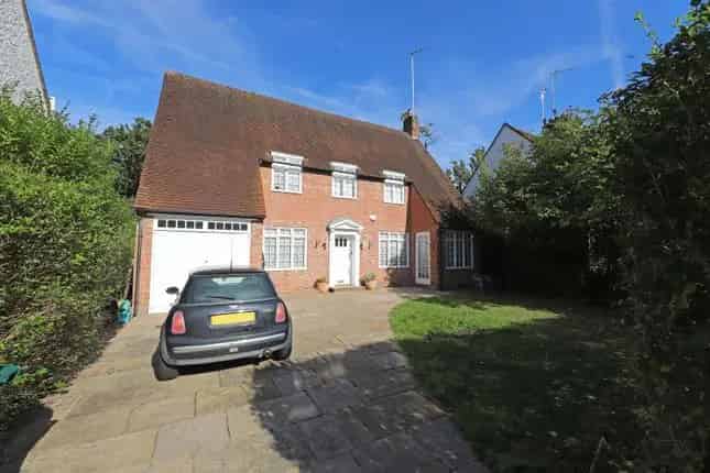 5 Bedroom Detached House for Sale in Oakwood Road London NW11