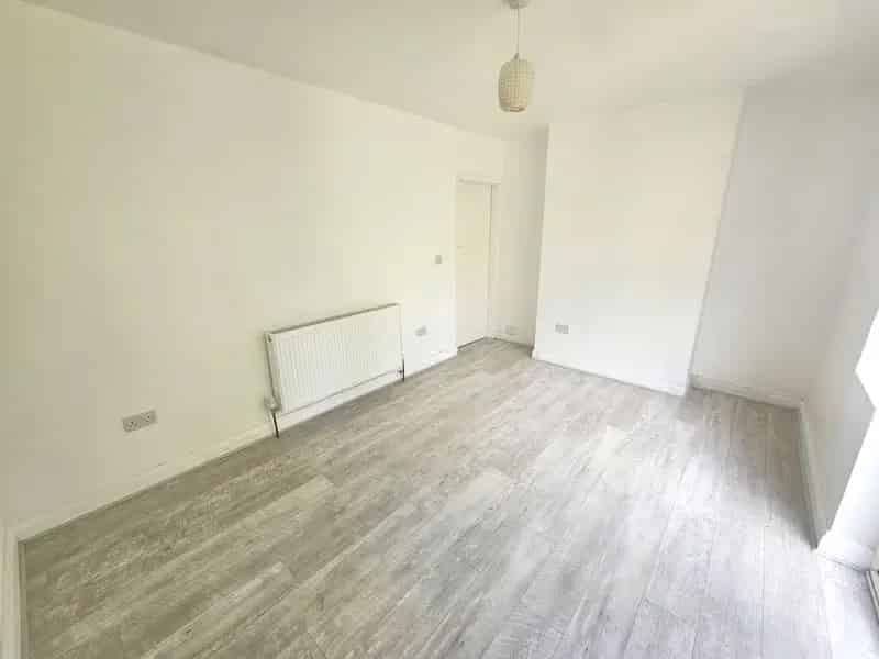 2 Bedroom Semi-Detached House to Rent