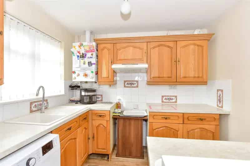 2 Bedroom Detached Bungalow for Sale near Emsworth Town Centre