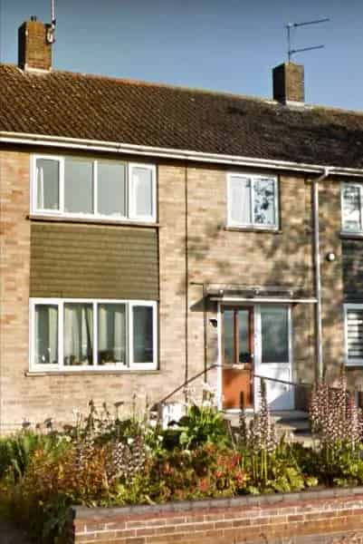 Disabled Adapted 3 Bed Mid Terrace House Near Transport Links