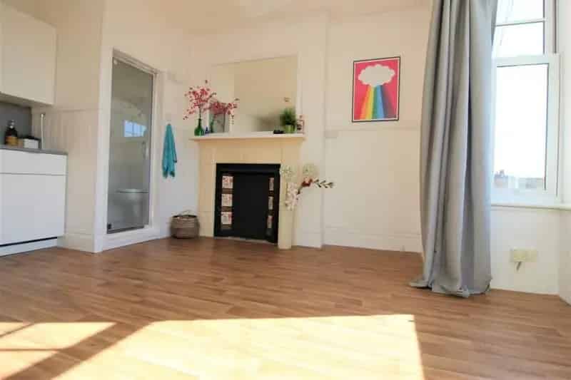 Studio Flat for Rent - Light and Bright
