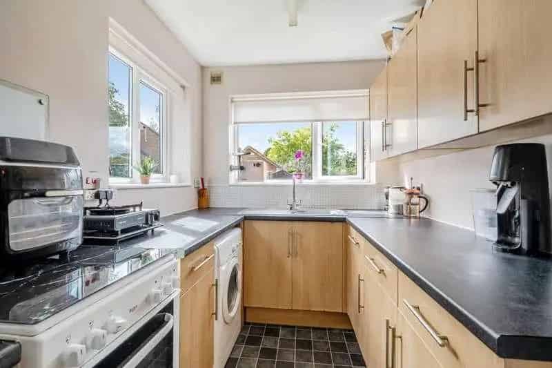 2 bed flat for sale