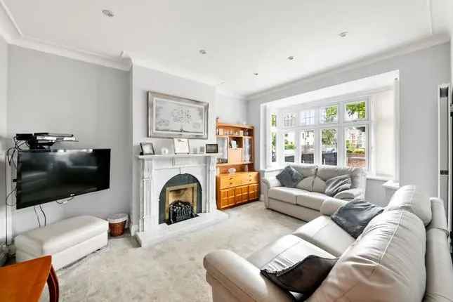 4 Double Bedroom Semi-Detached House for Sale in Hanwell W7