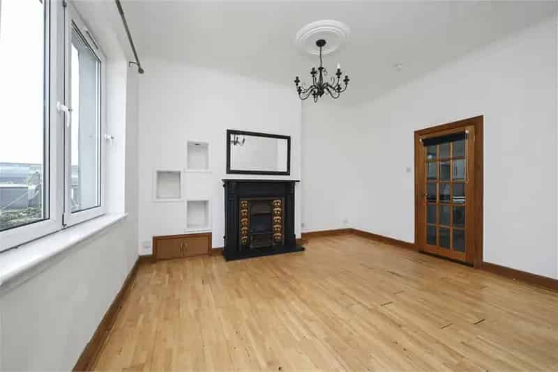 2 Bed Flat Maisonette Near Straiton Retail Park