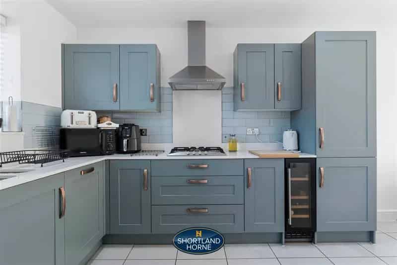 4 Bedroom Detached House to Rent in Gibbet Hill