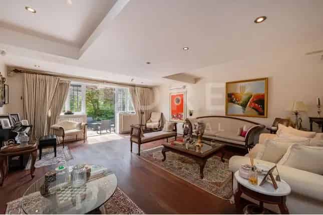 5 Bedroom Detached House for Sale in Hampstead Garden Suburb