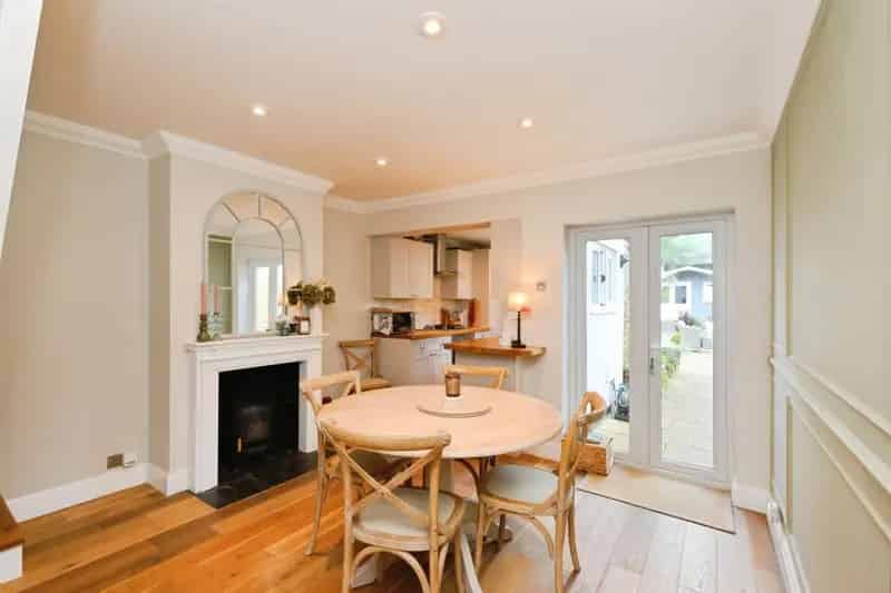 Two Bedroom Semi Detached House Near Rye House Station