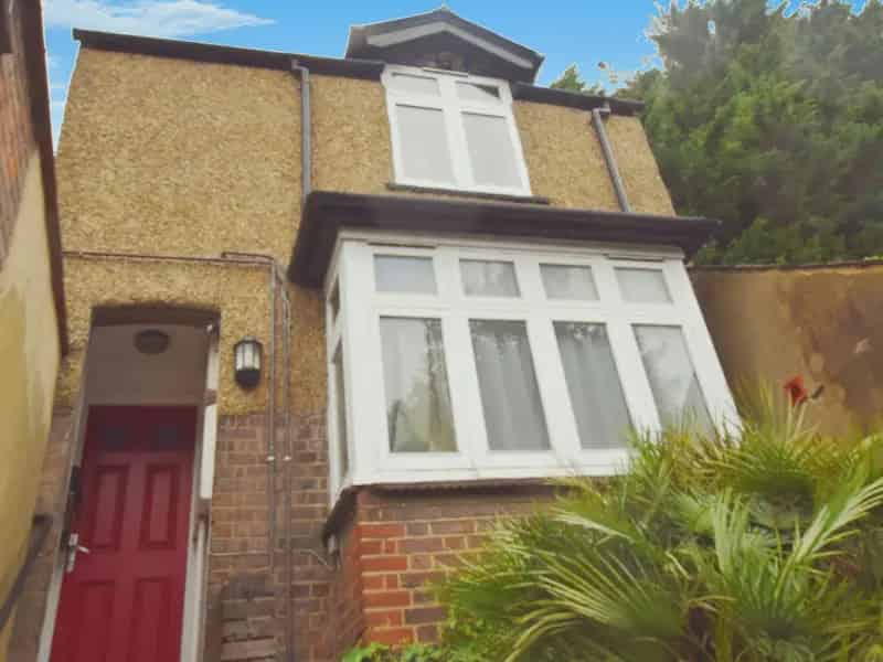 1st Floor Apartment Near Harpenden Station