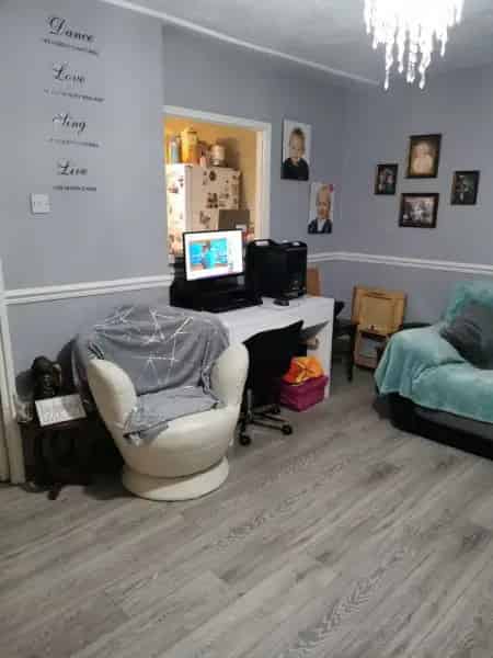 3 Bedroom Semi-Detached House with Large Garden - Brighton