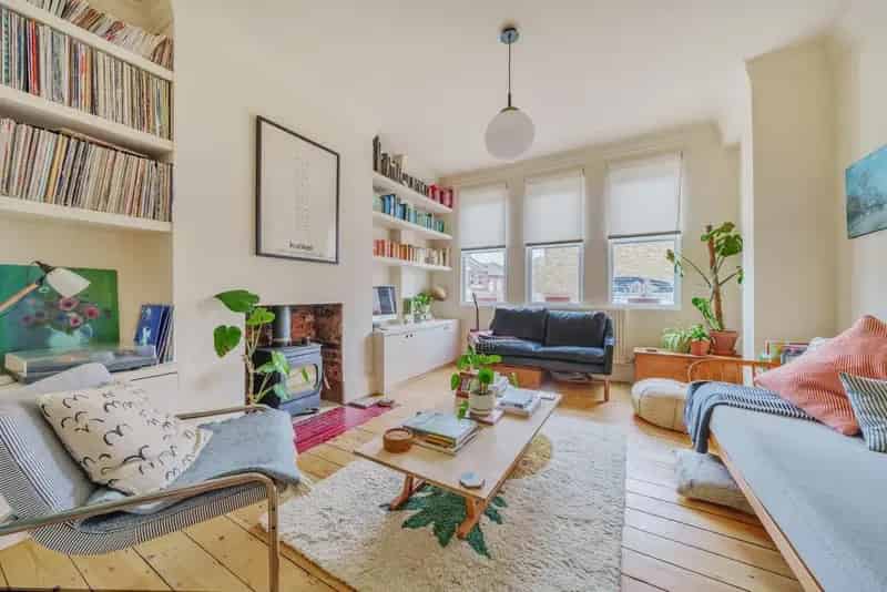 Four Bedroom Victorian Home Near Croft on Park Station