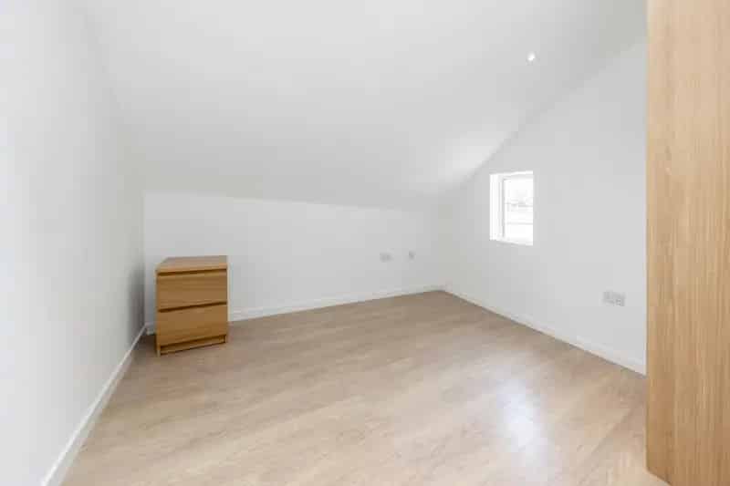 3 Bedroom Flat to Rent in Brixton