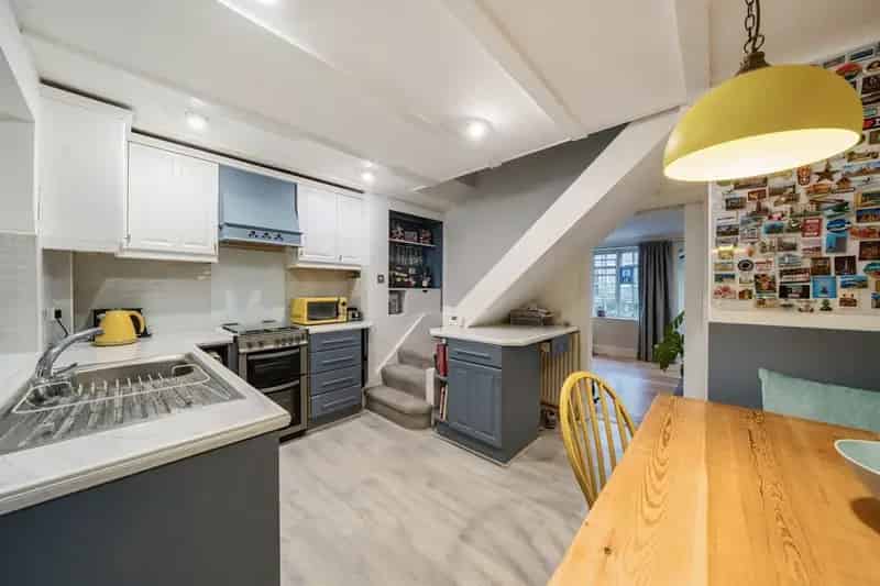 Charming Cottage with Spacious Rooms and Private Garden